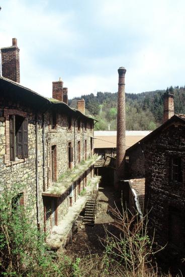 La Fraque (logements ouvriers et usine) © R. Aulagner 2002